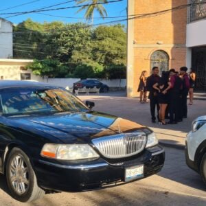 Lincoln Town Car Black