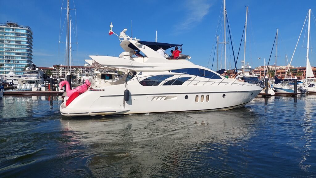 Luxury Yachts Azimut 62ft