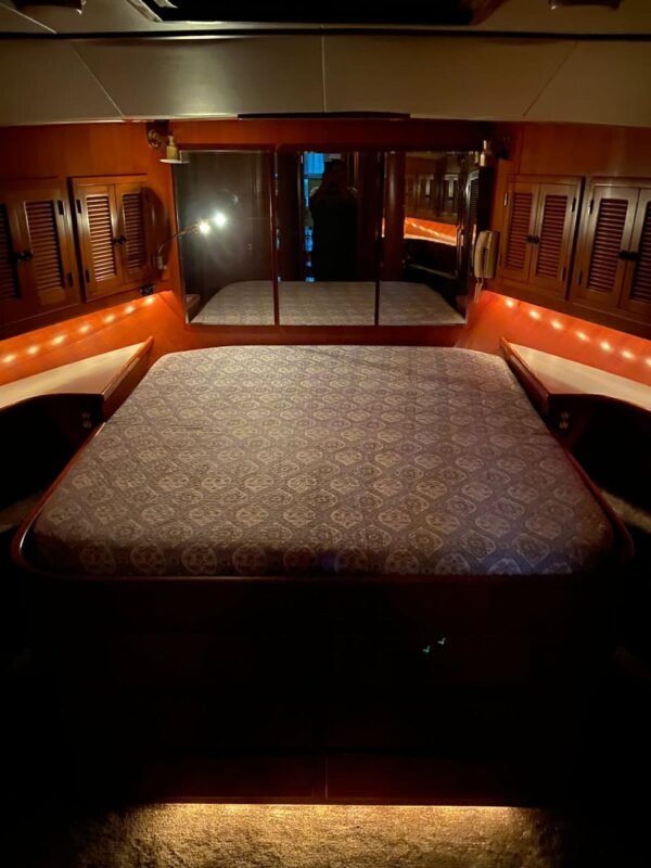 Luxury Yacht Mikelson 60 feet - Image 6