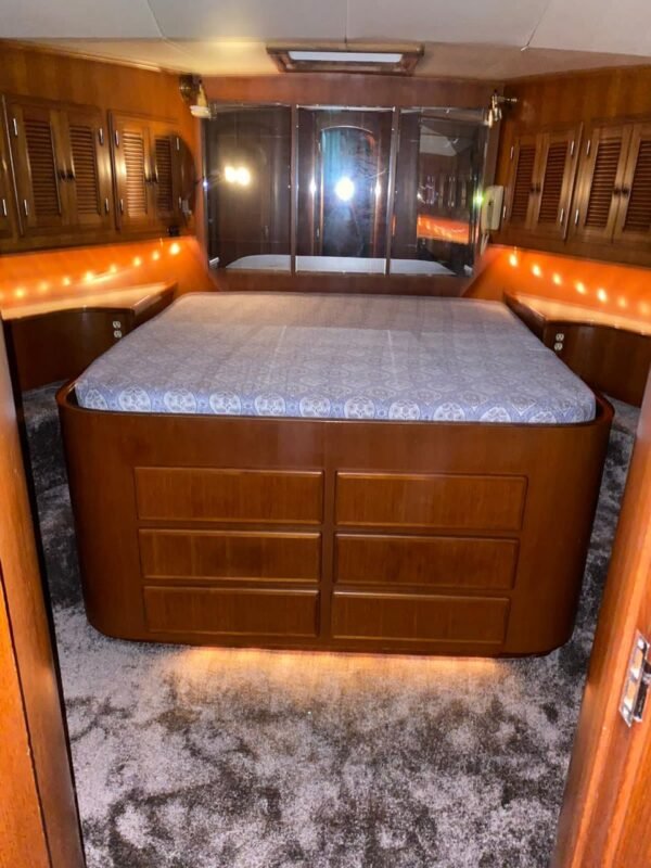 Luxury Yacht Mikelson 60 feet - Image 9