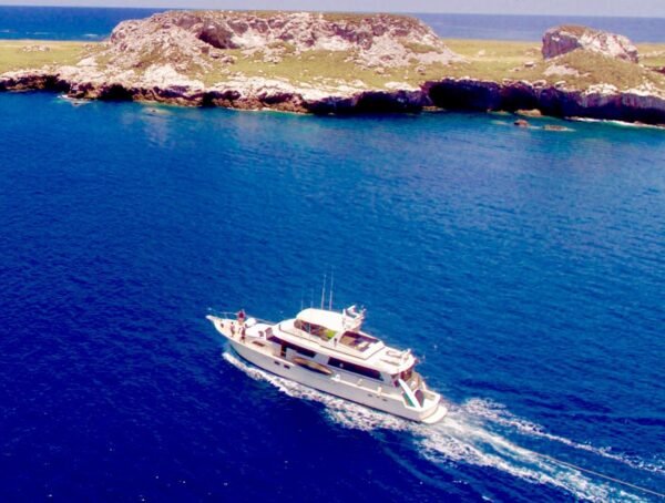 Luxury Yacht Hatteras 75ft - Image 27