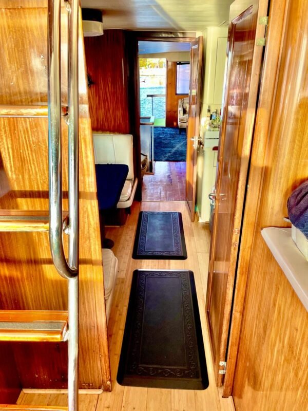 Luxury Yacht Hatteras 75ft - Image 5