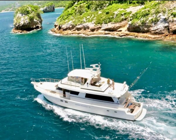 Luxury Yacht Hatteras 75ft - Image 2