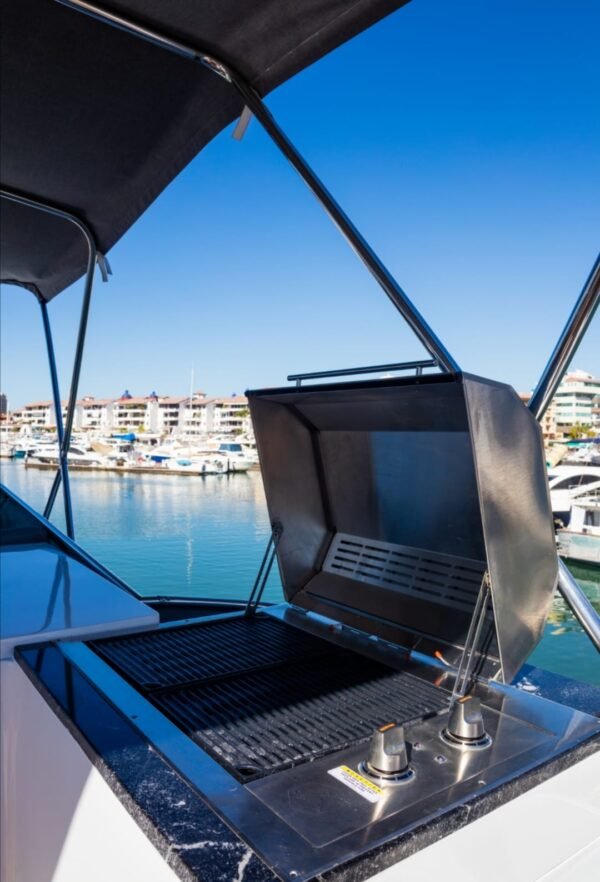 Luxury yacht Azimut 85ft - Image 15