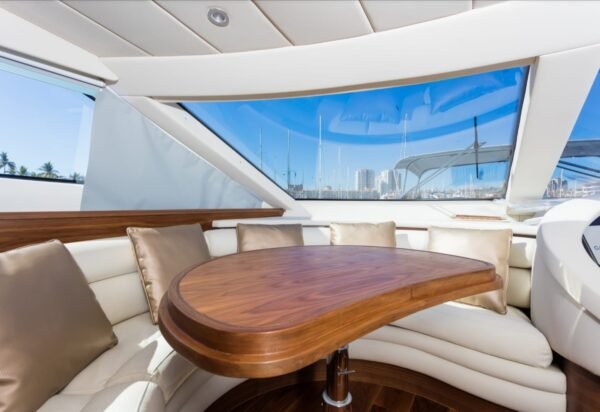 Luxury yacht Azimut 85ft - Image 10