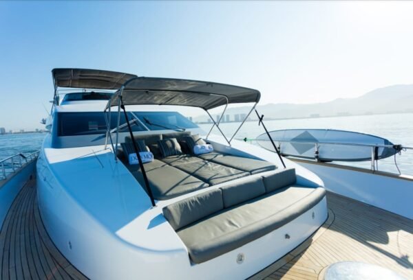 Luxury yacht Azimut 85ft - Image 9