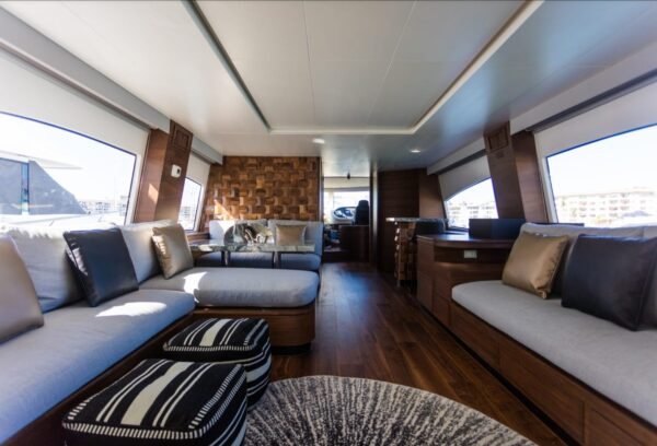 Luxury yacht Azimut 85ft - Image 8