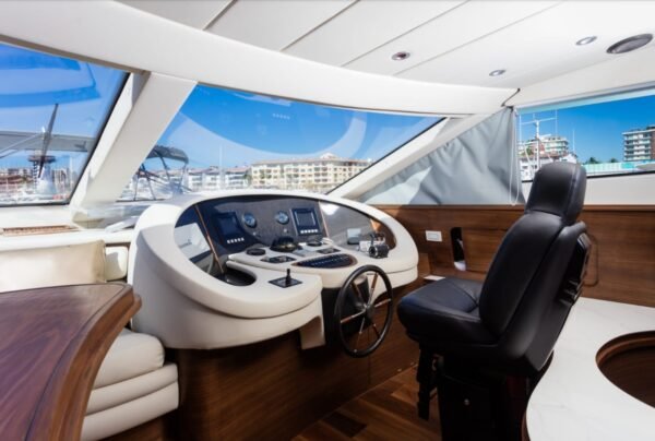 Luxury yacht Azimut 85ft - Image 7