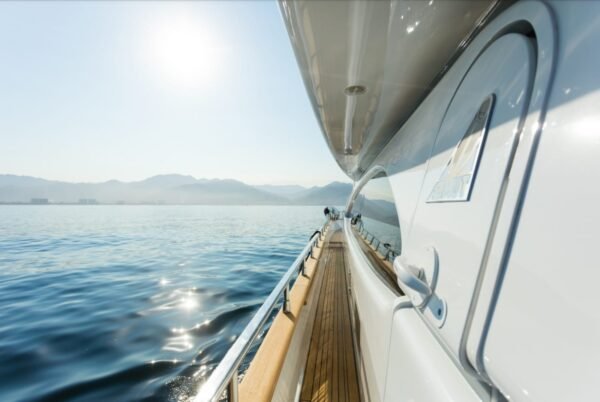 Luxury yacht Azimut 85ft - Image 6