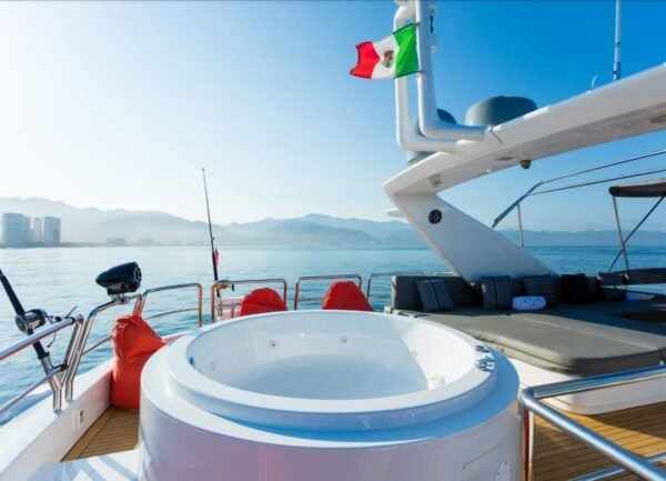 Luxury yacht Azimut 85ft - Image 4