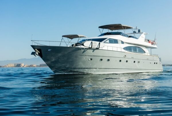 Luxury yacht Azimut 85ft - Image 3