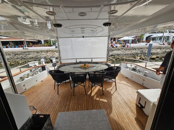 Luxury yacht Azimut 85ft - Image 20