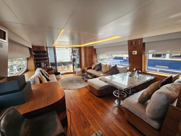 Luxury yacht Azimut 85ft - Image 18